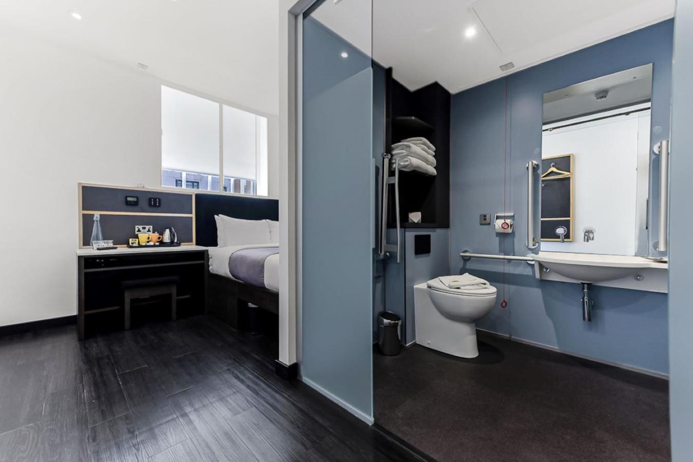 The Z Hotel Strand Лондон Екстериор снимка