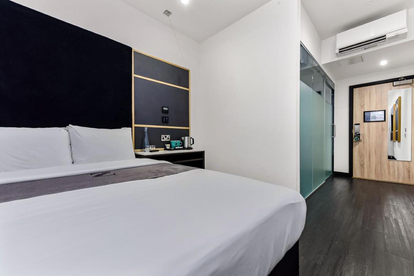 The Z Hotel Strand Лондон Екстериор снимка